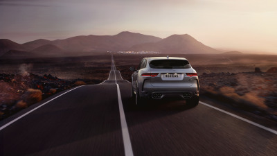 Jaguar F-Pace-SVR 3