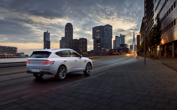 Genesis GV80 Matte White 3