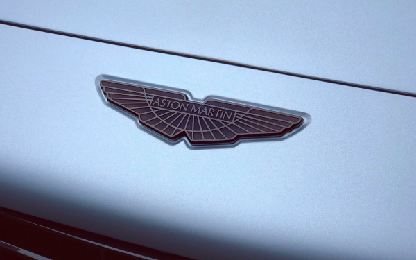 Aston Martin DBX 4